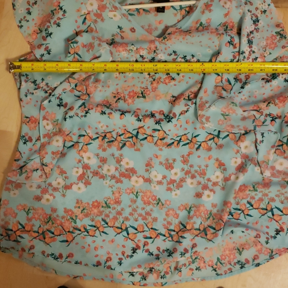 Pretty spring floral blouse - Picture 5 of 6
